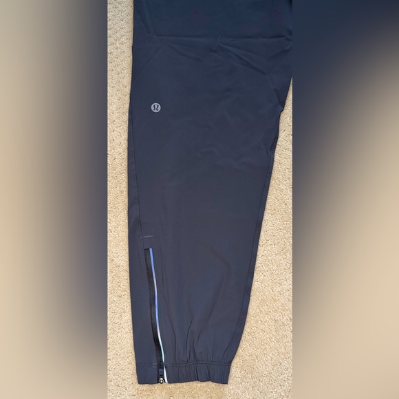 Men's Lululemon Graphite Gray Jogger Pants - Picture 4 of 5